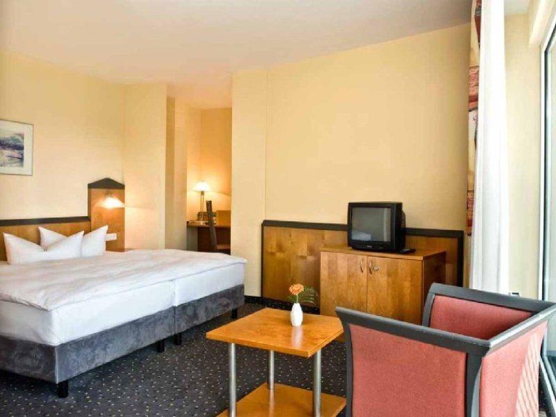 Victor'S Residenz-Hotel Berlin Tegel Экстерьер фото