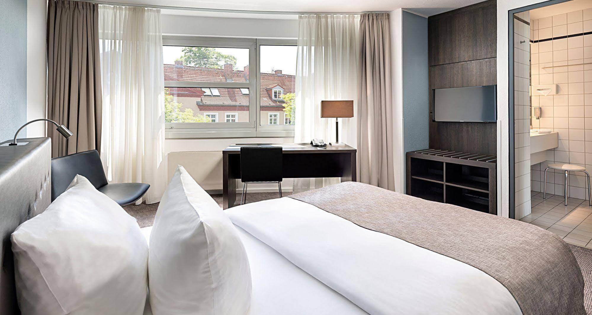 Victor'S Residenz-Hotel Berlin Tegel Экстерьер фото