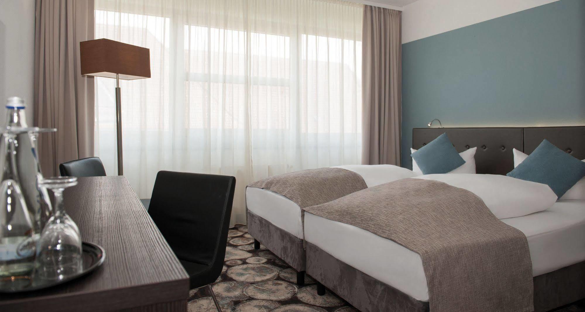 Victor'S Residenz-Hotel Berlin Tegel Экстерьер фото