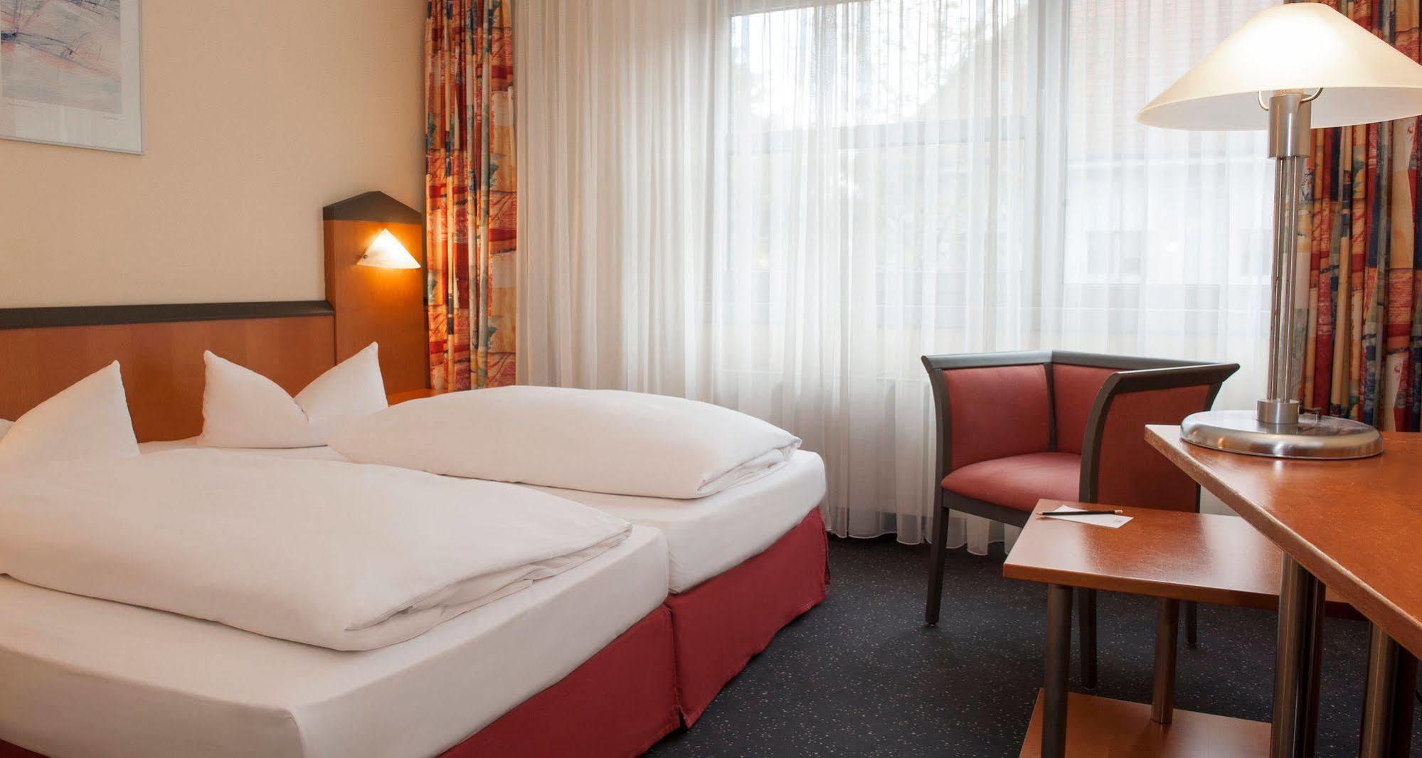 Victor'S Residenz-Hotel Berlin Tegel Экстерьер фото