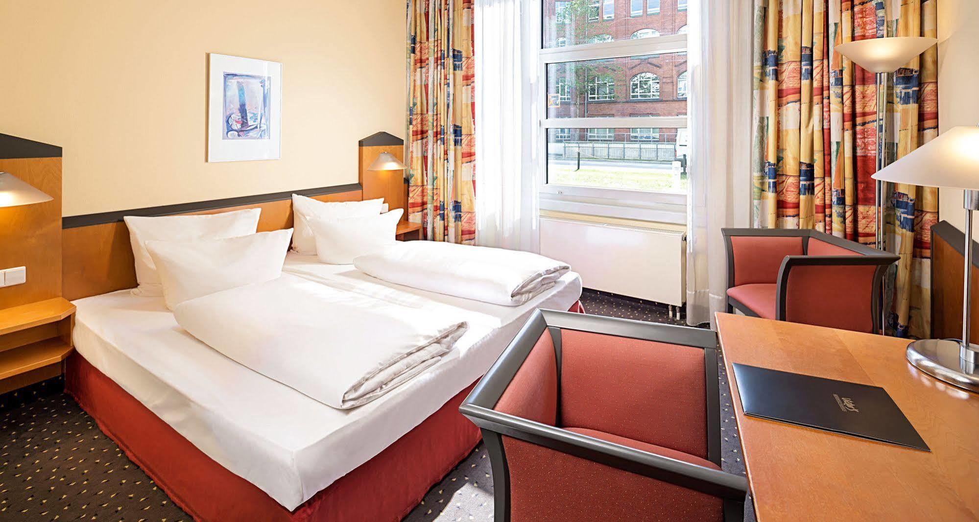 Victor'S Residenz-Hotel Berlin Tegel Экстерьер фото