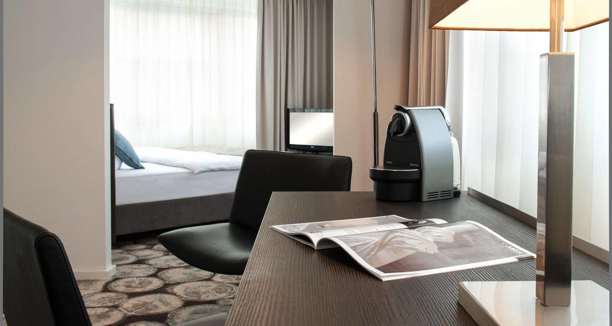 Victor'S Residenz-Hotel Berlin Tegel Экстерьер фото