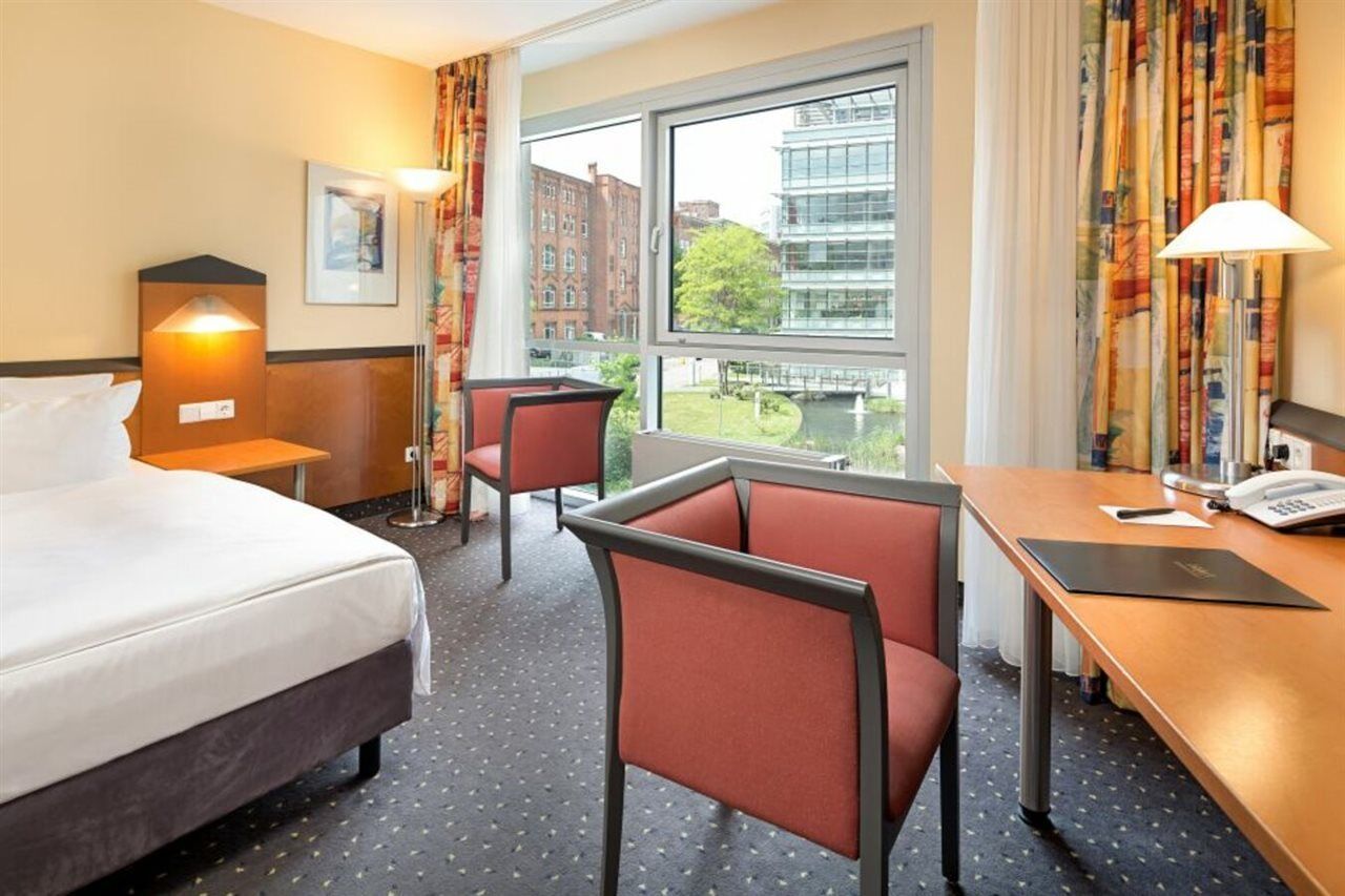 Victor'S Residenz-Hotel Berlin Tegel Экстерьер фото